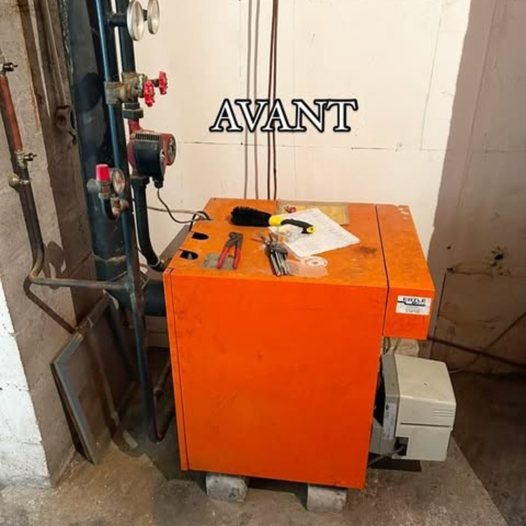 Ancienne chaudière fioul avant son remplacement par une pompe à chaleur