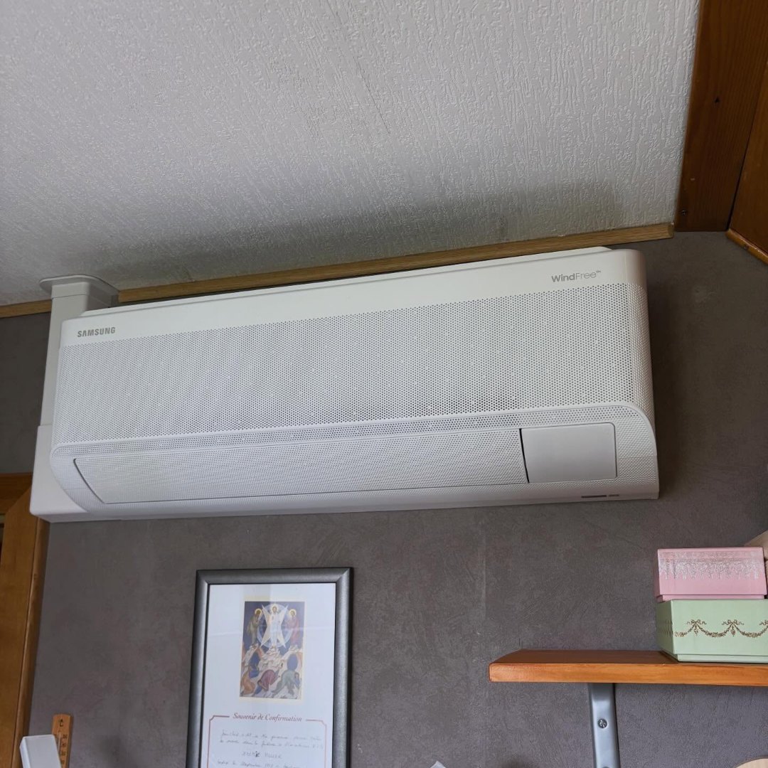 Unité murale SAMSUNG WindFree installée dans un bureau, à Andolsheim