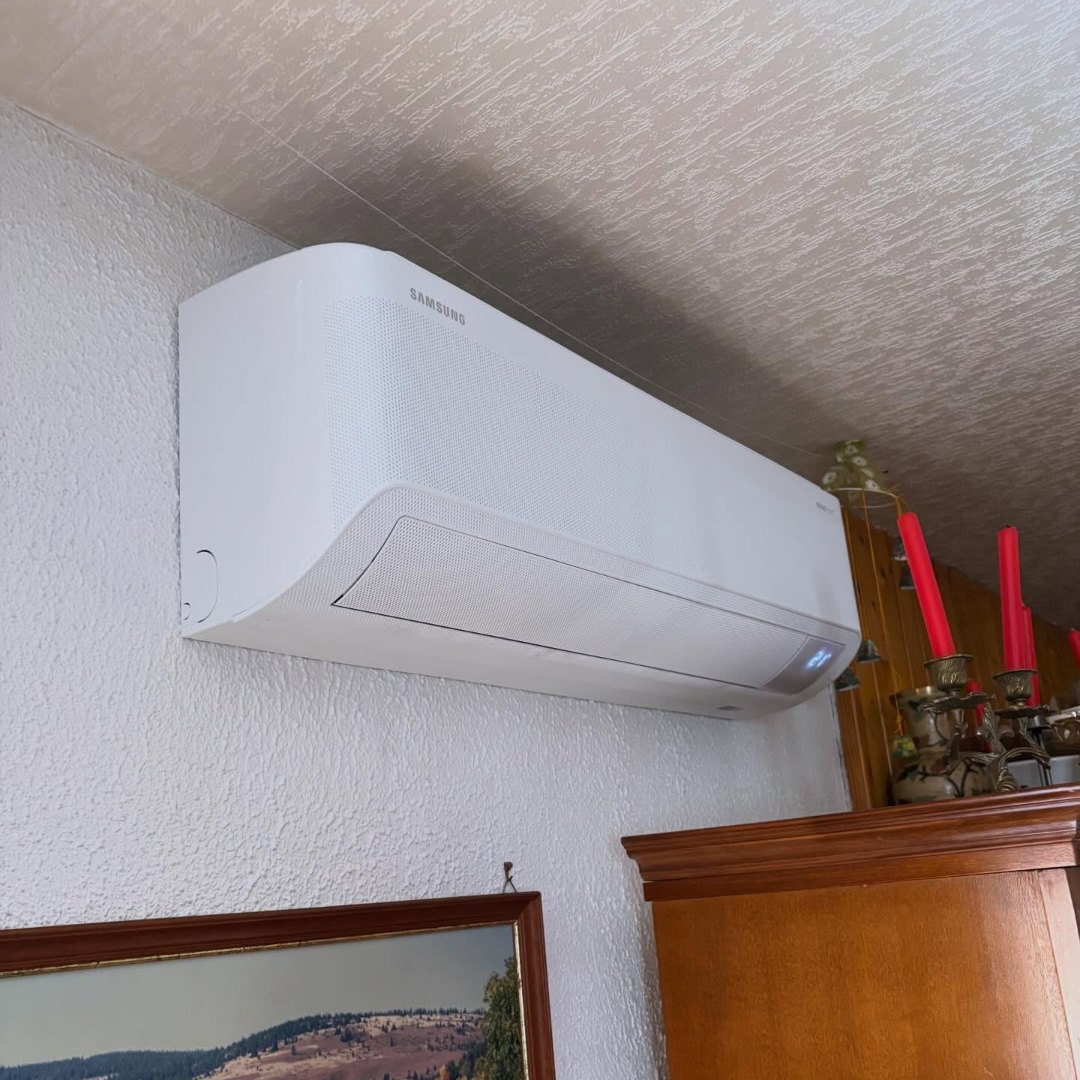 Unité murale SAMSUNG WindFree installée dans le salon, à Andolsheim