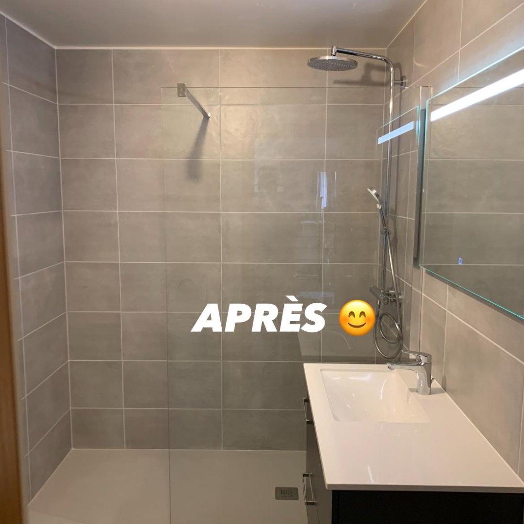 Douche spacieuse installée après rénovation de la salle d’eau, à Beblenheim