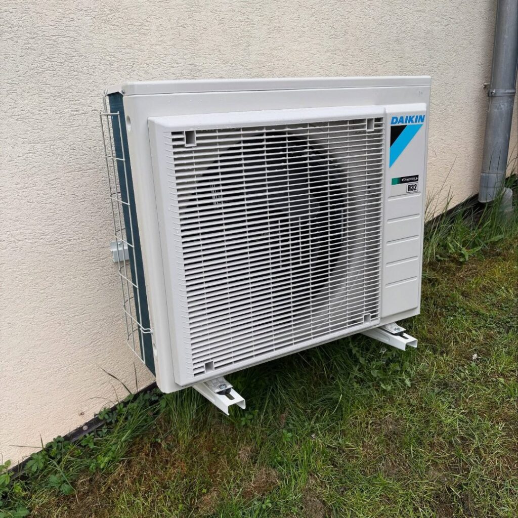 Groupe extérieur de la pompe à chaleur air/eau installée à Soultzbach-les-Bains